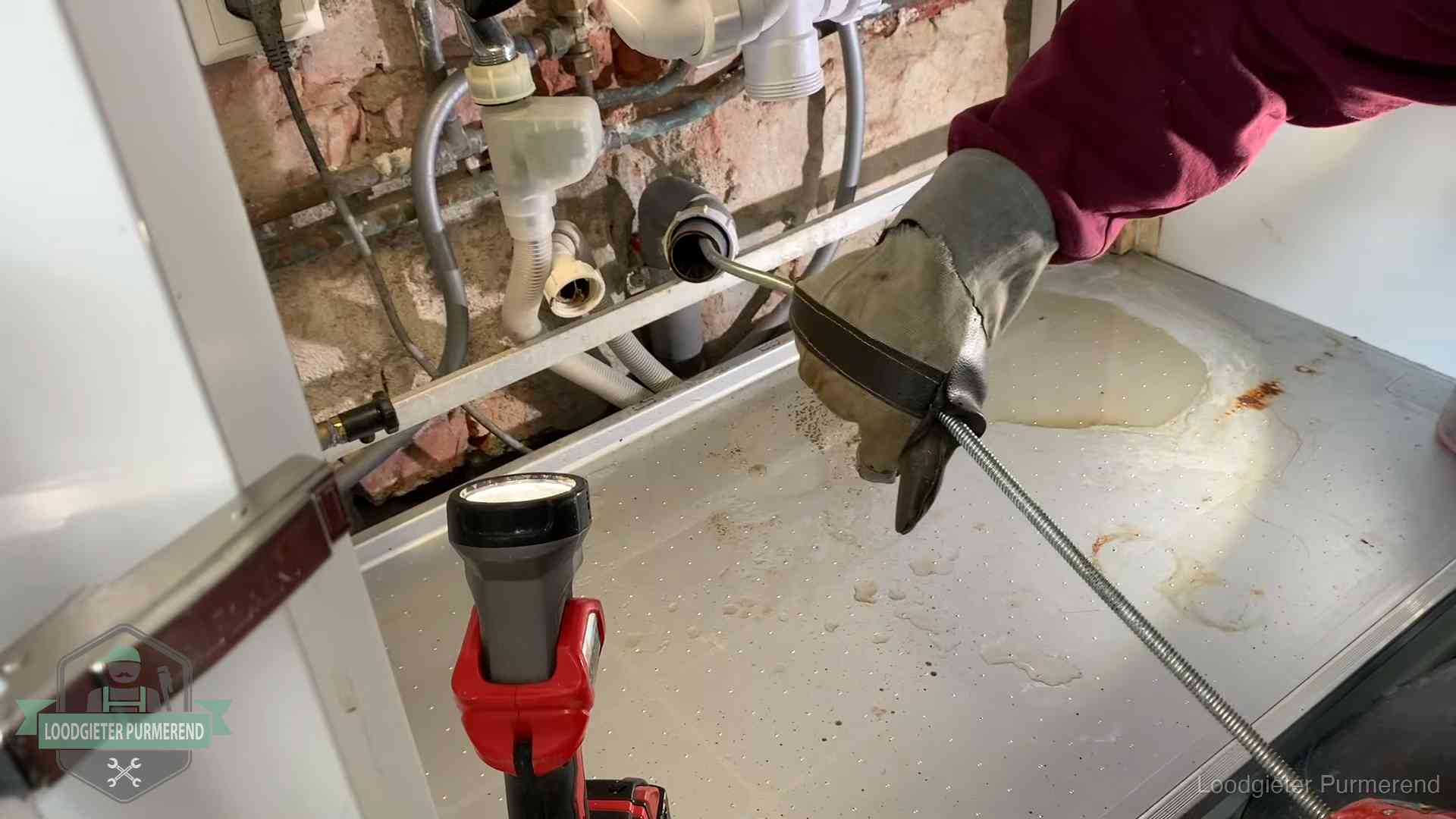 Je riool goed houden in Purmerend Ontstoppingsveer wordt preventief door een afvoeraansluiting gehaald in Purmerend